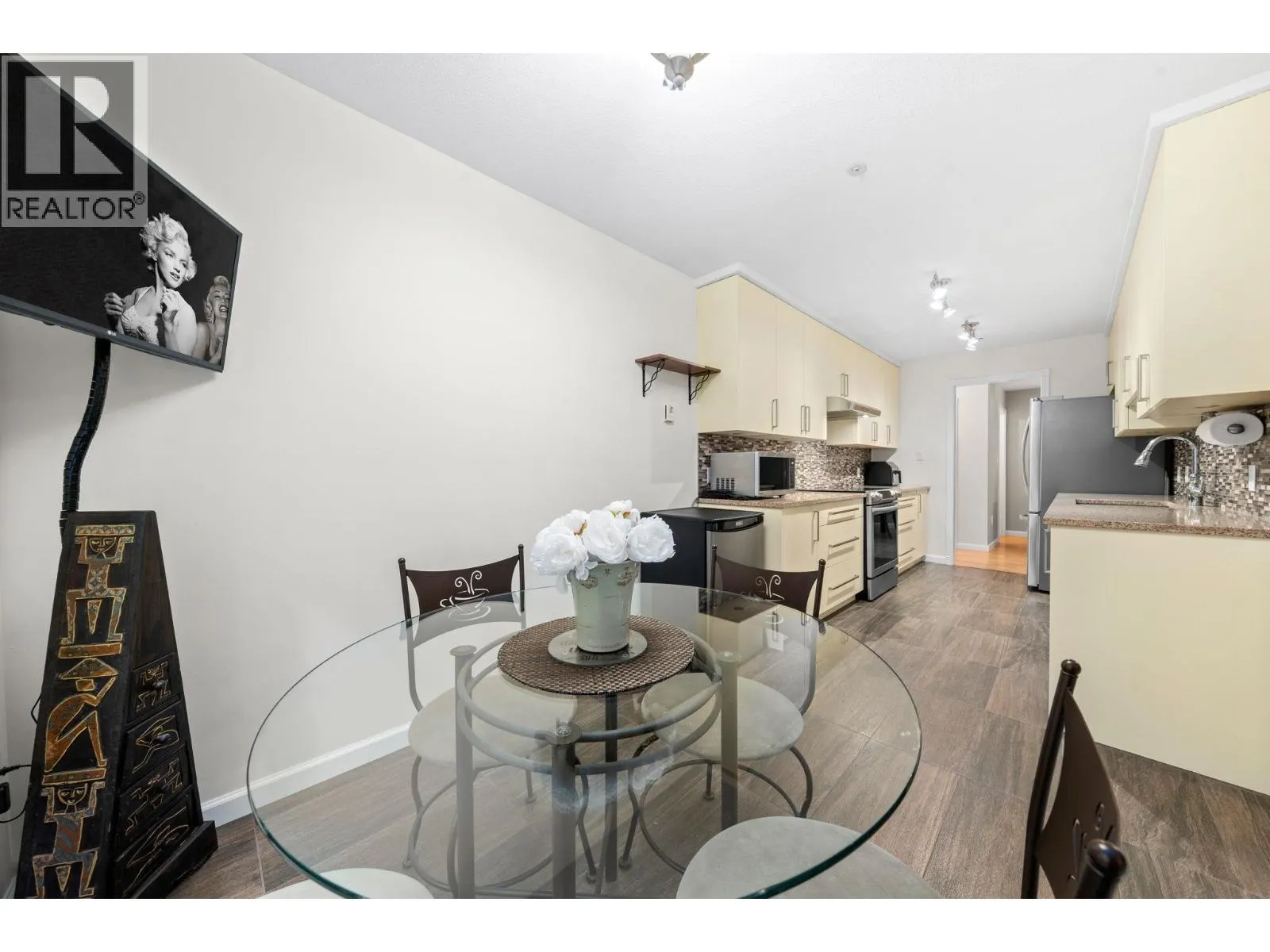 103 1144 STRATHAVEN DRIVE