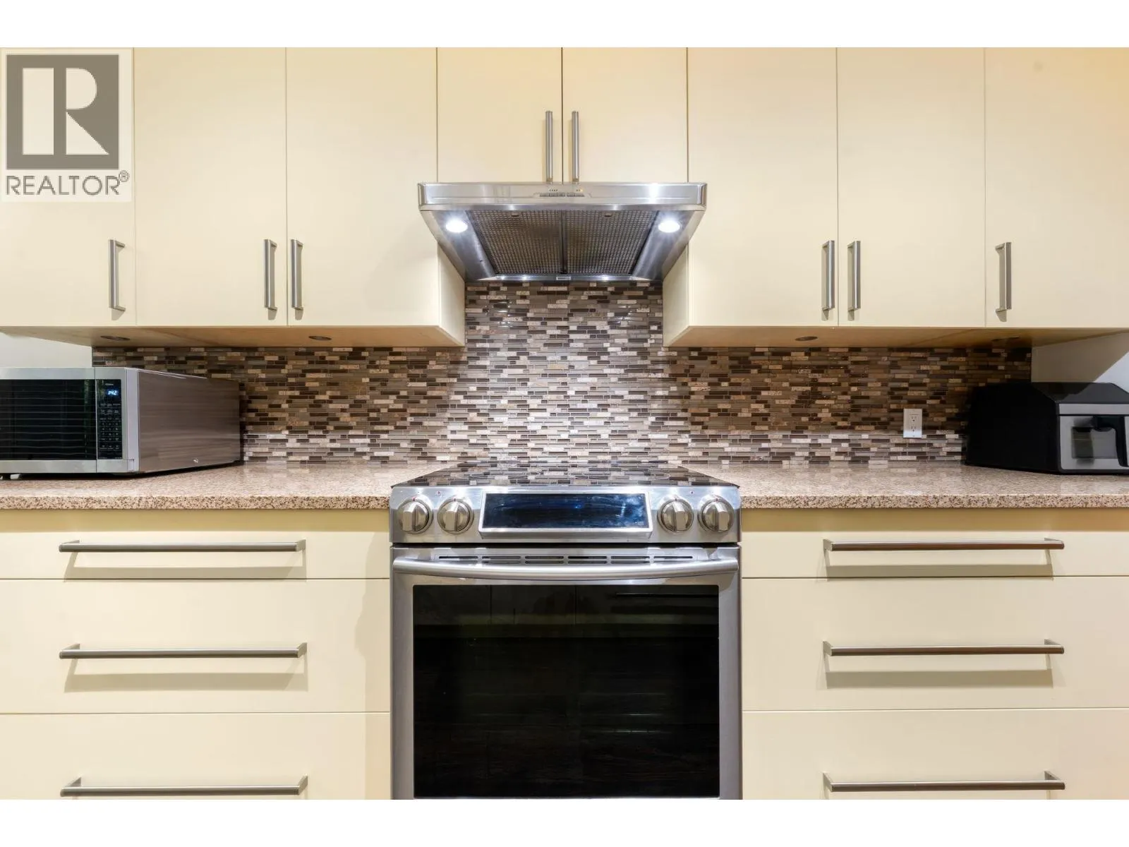103 1144 STRATHAVEN DRIVE