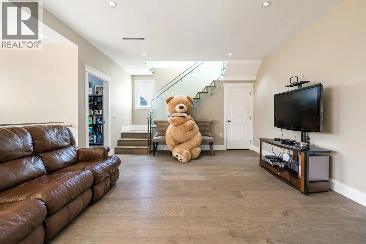 4591 TRIMARAN DRIVE