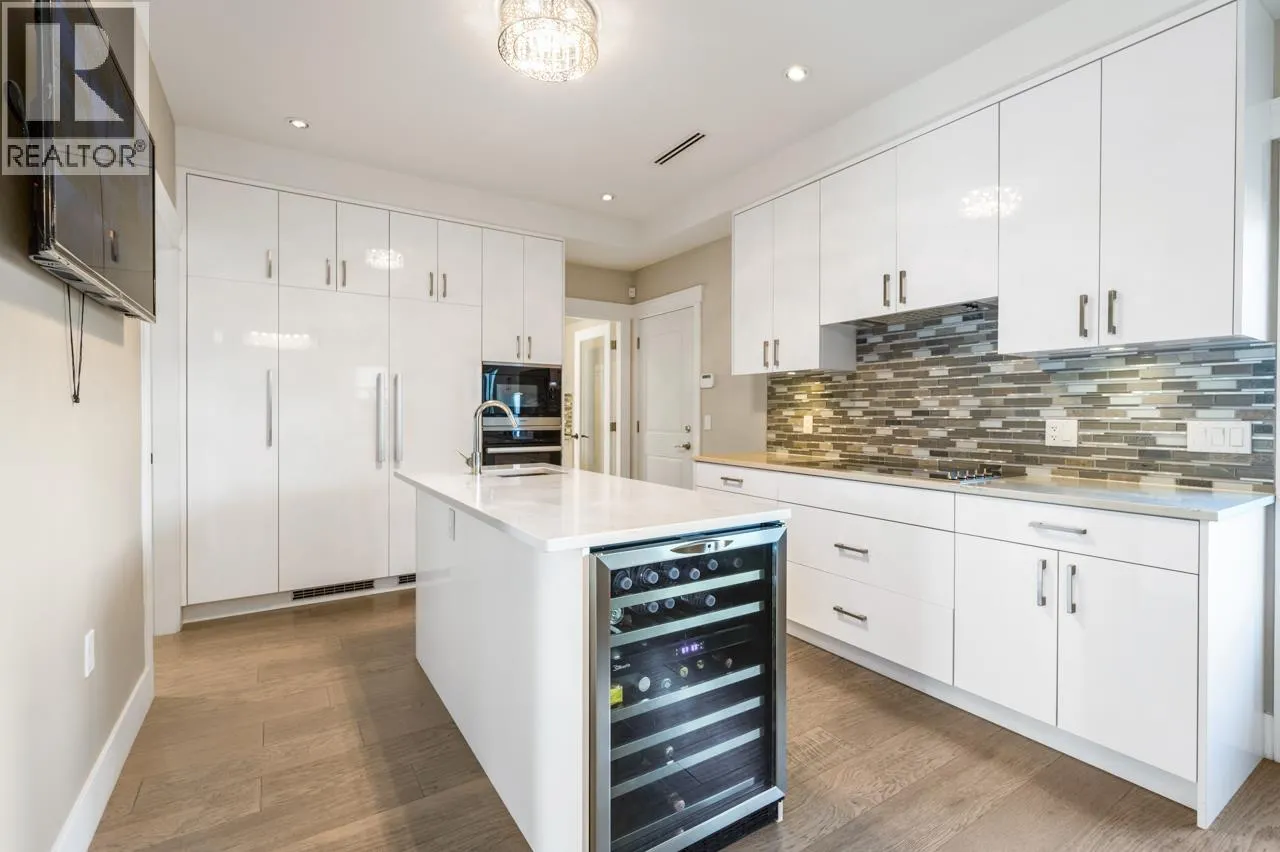 4591 TRIMARAN DRIVE