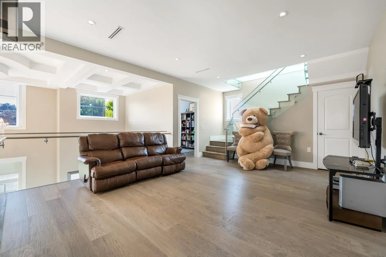 4591 TRIMARAN DRIVE