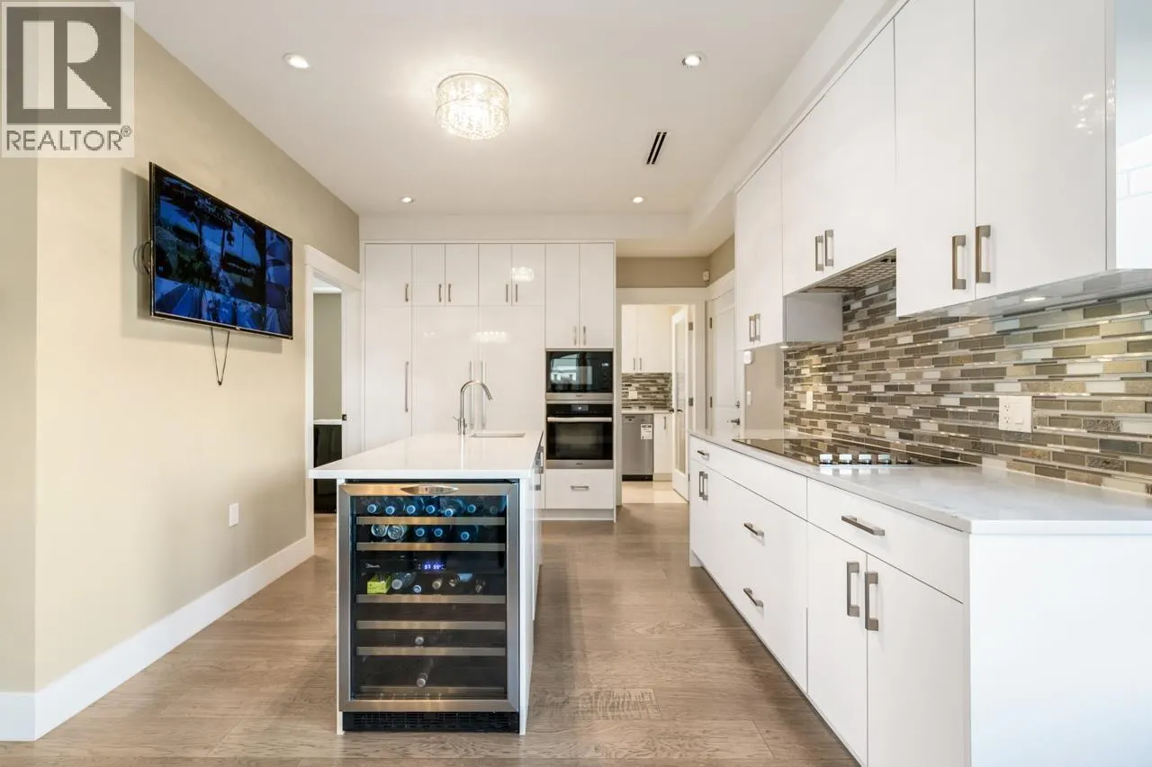 4591 TRIMARAN DRIVE