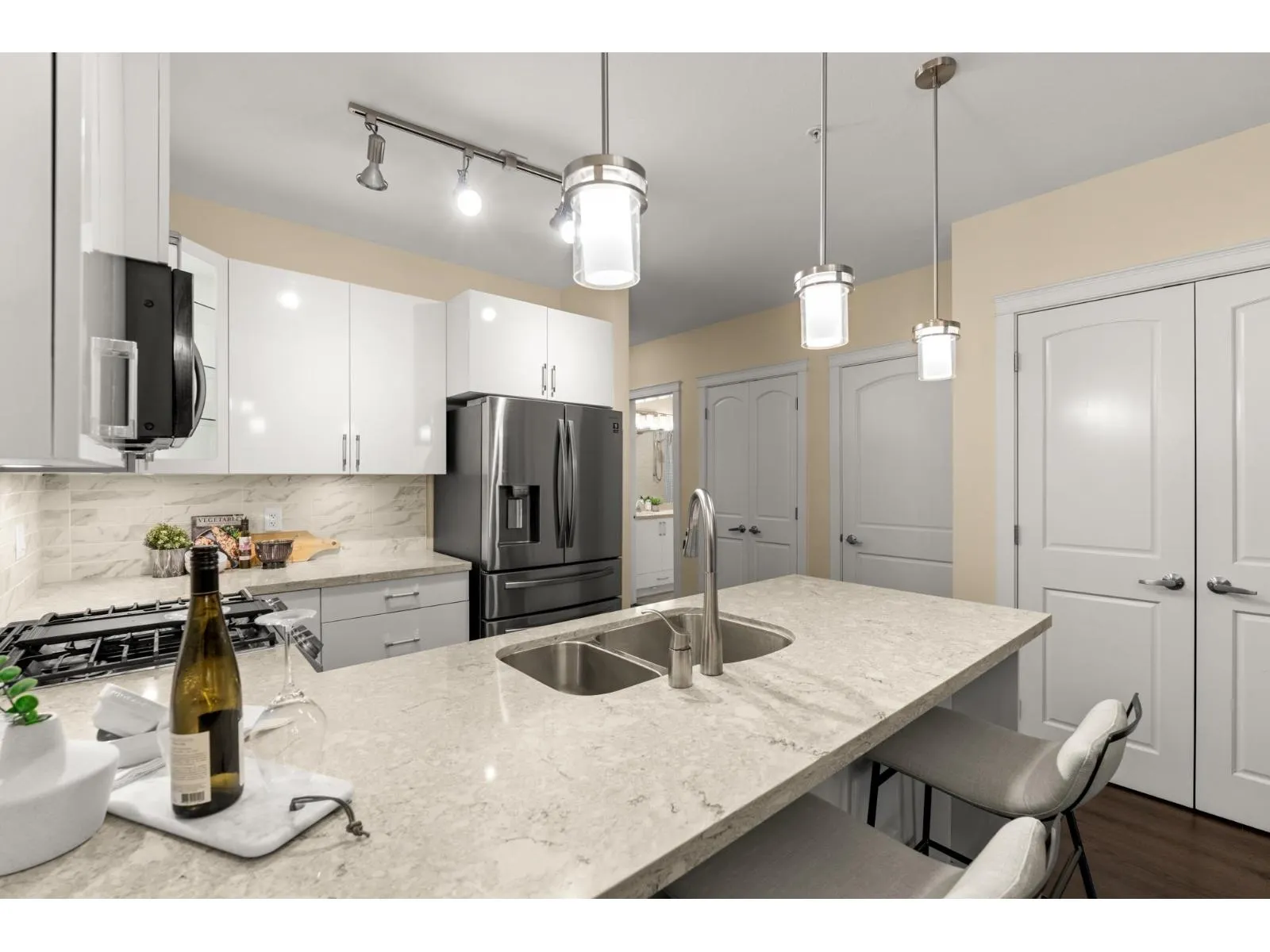 210 20376 86 AVENUE
