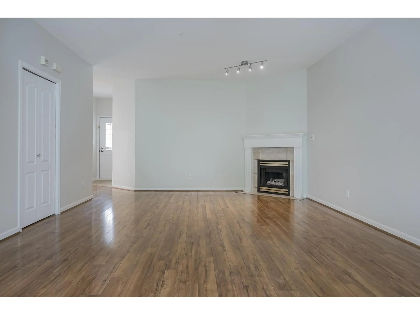 72 21579 88B AVENUE