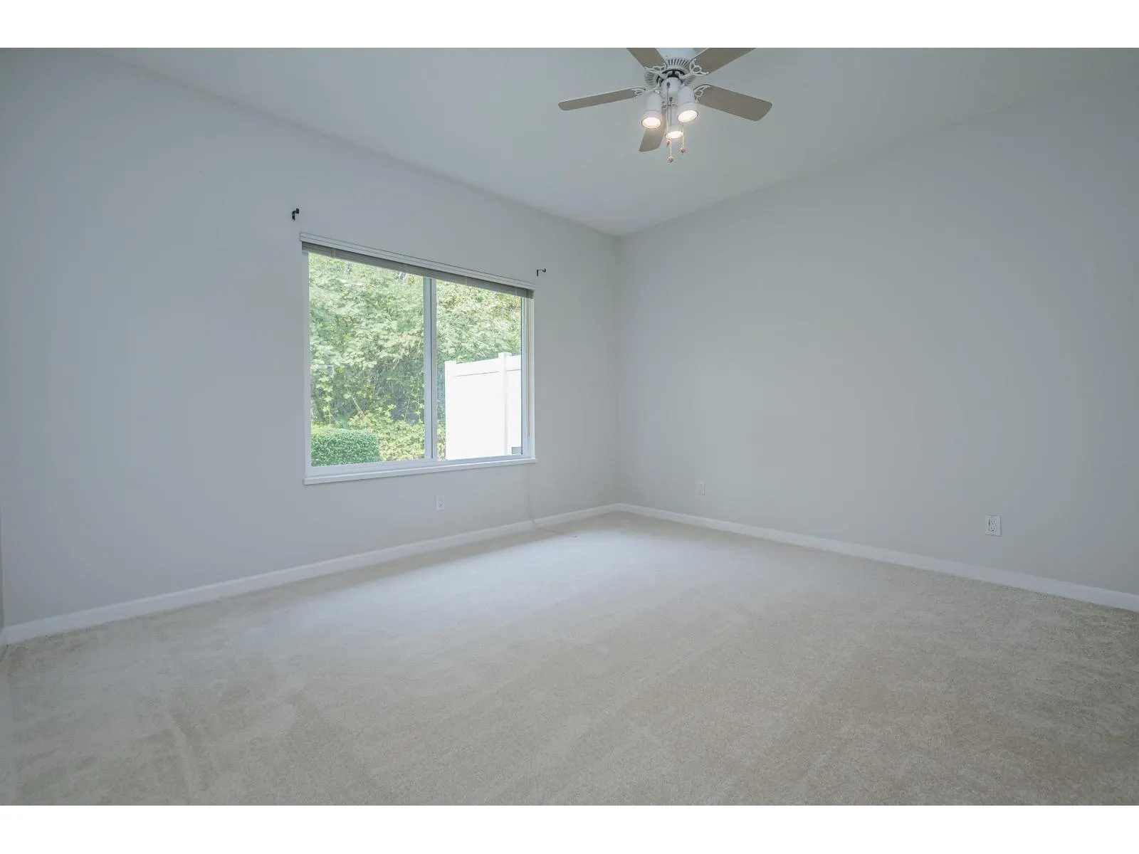 72 21579 88B AVENUE