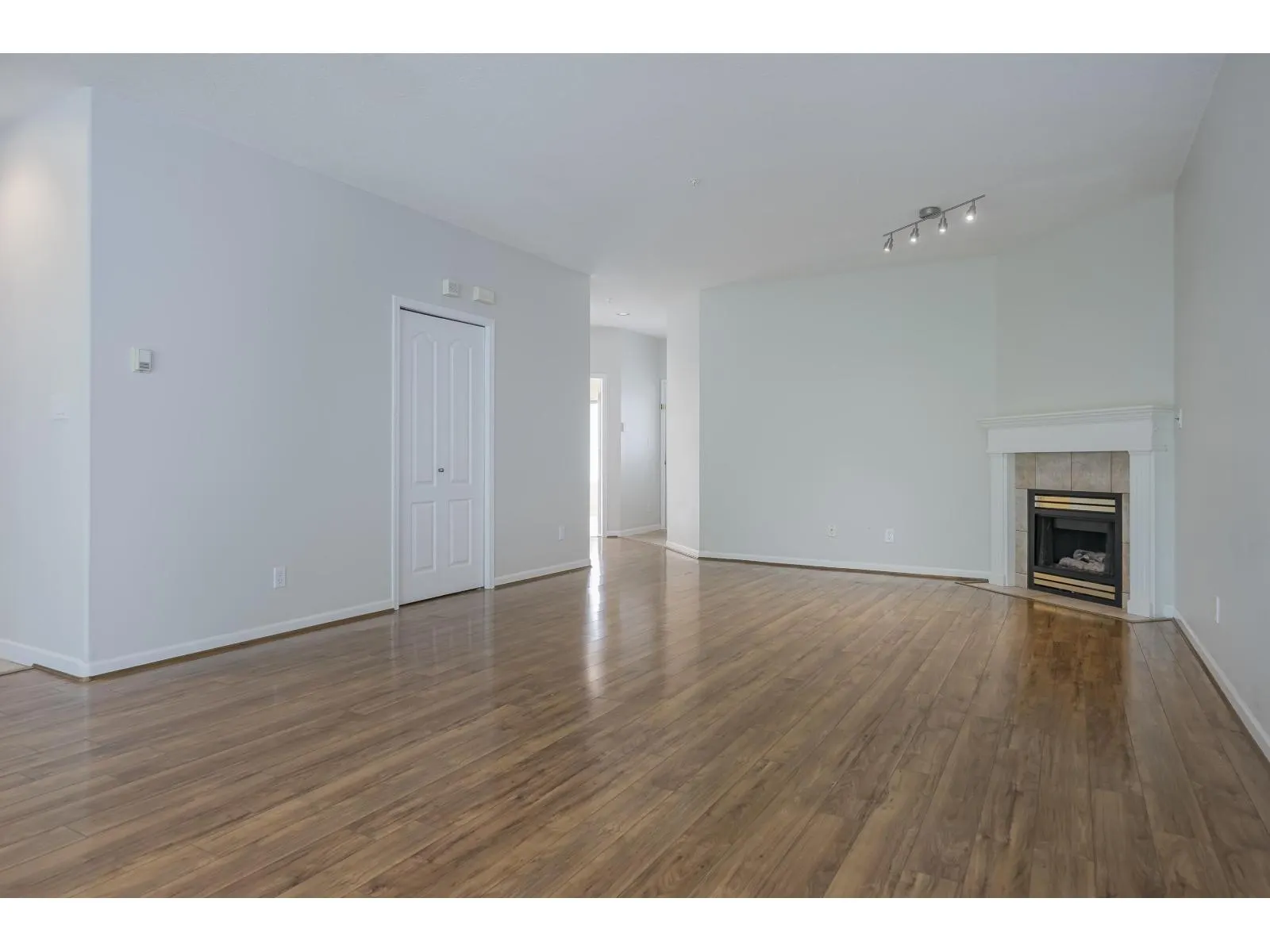 72 21579 88B AVENUE