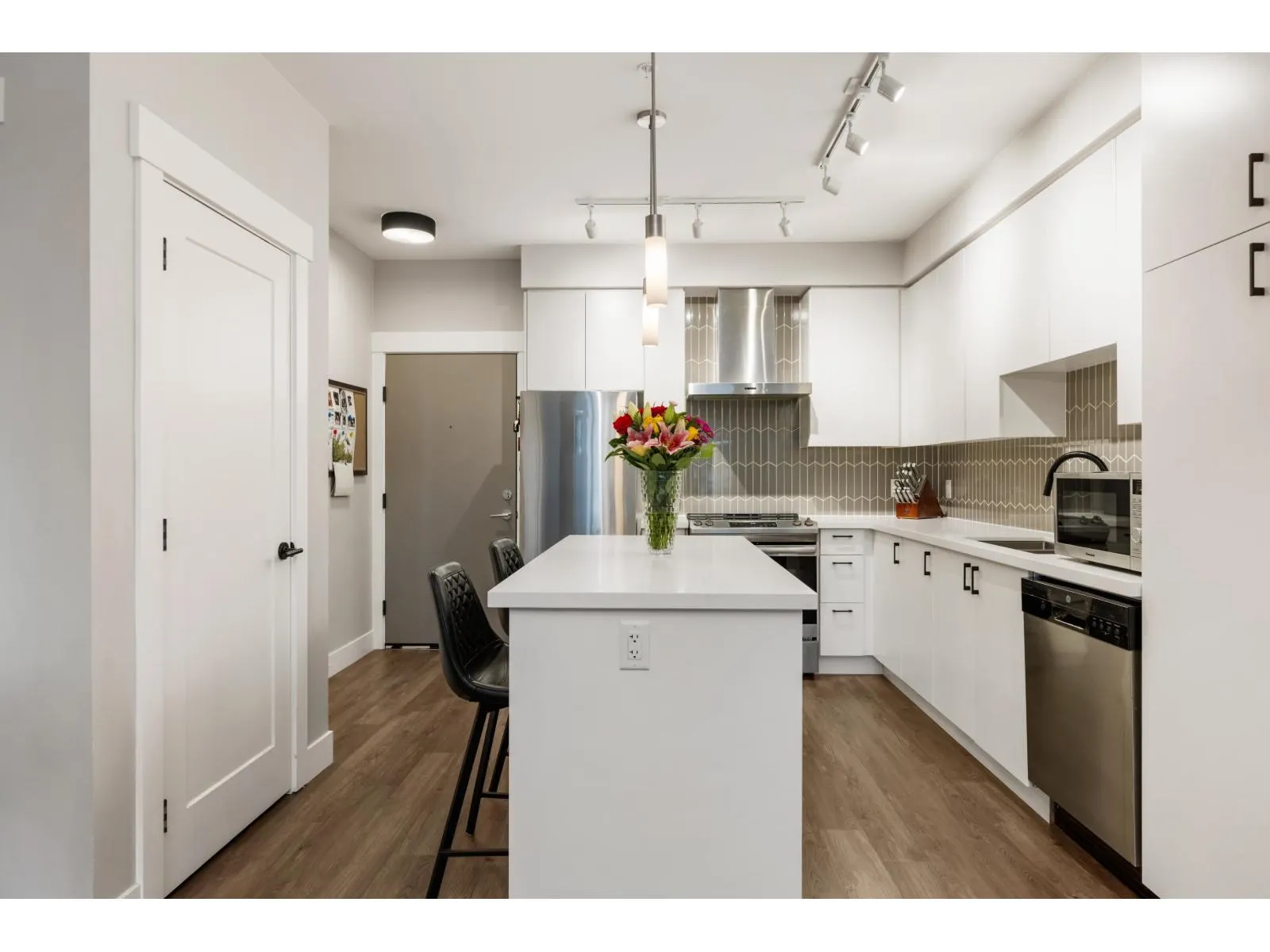 B308 20838 78B AVENUE