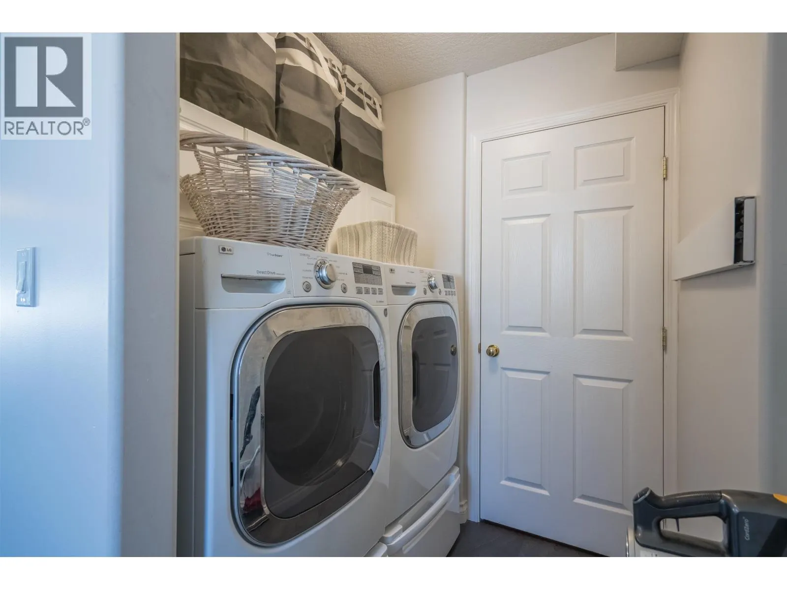 6689 WESTMOUNT CRESCENT