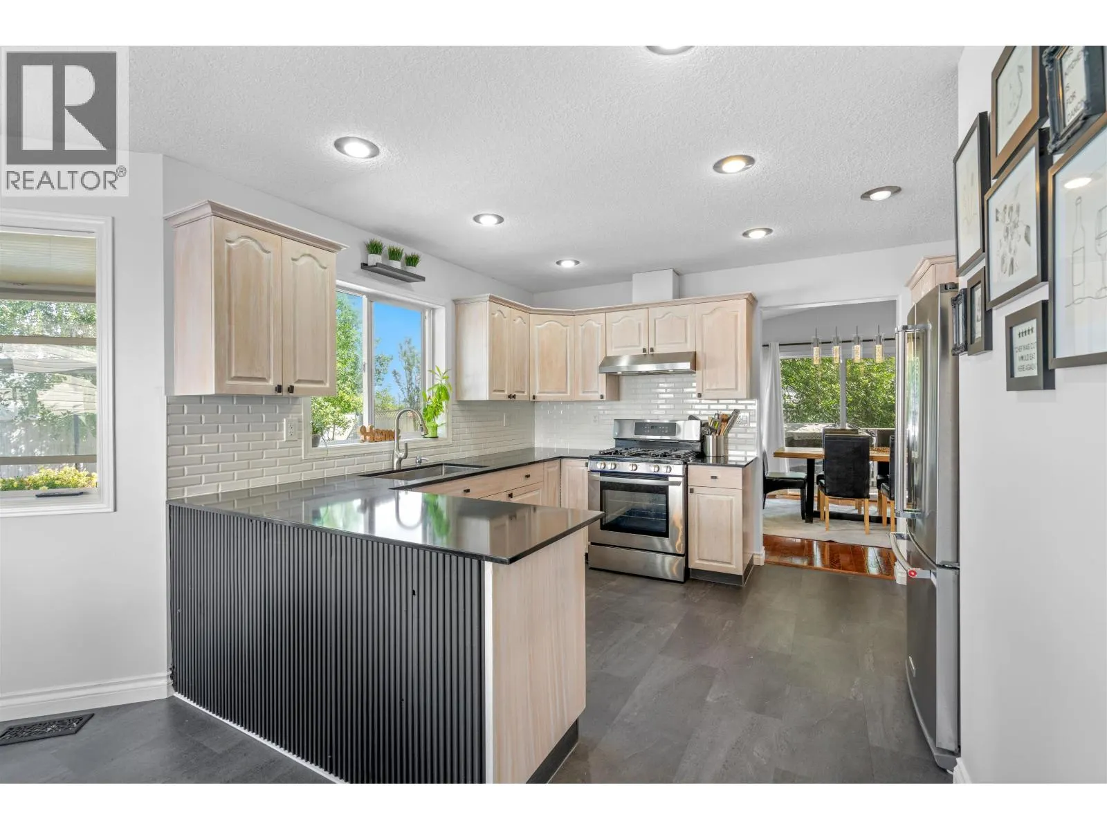 6689 WESTMOUNT CRESCENT