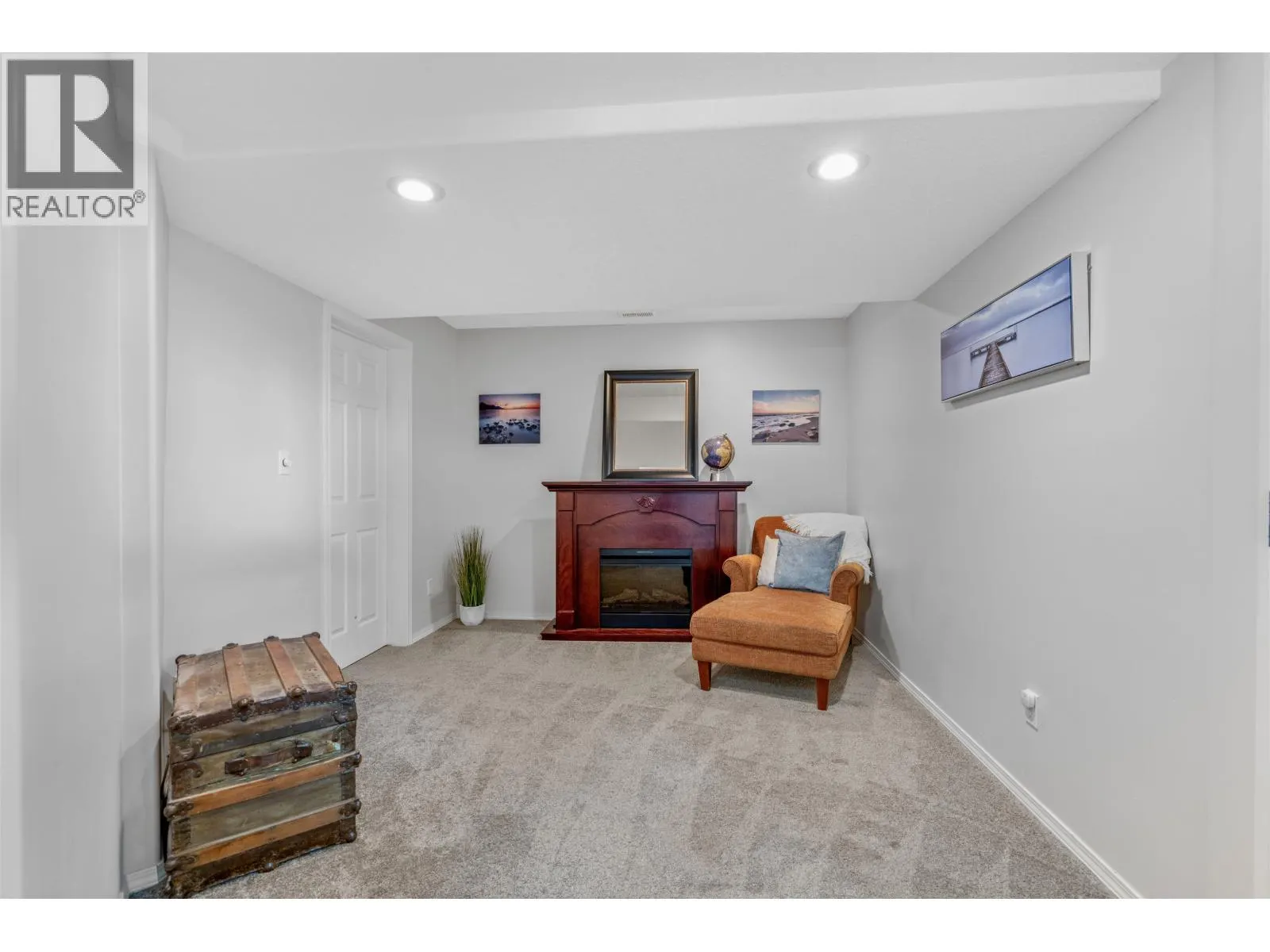 6689 WESTMOUNT CRESCENT