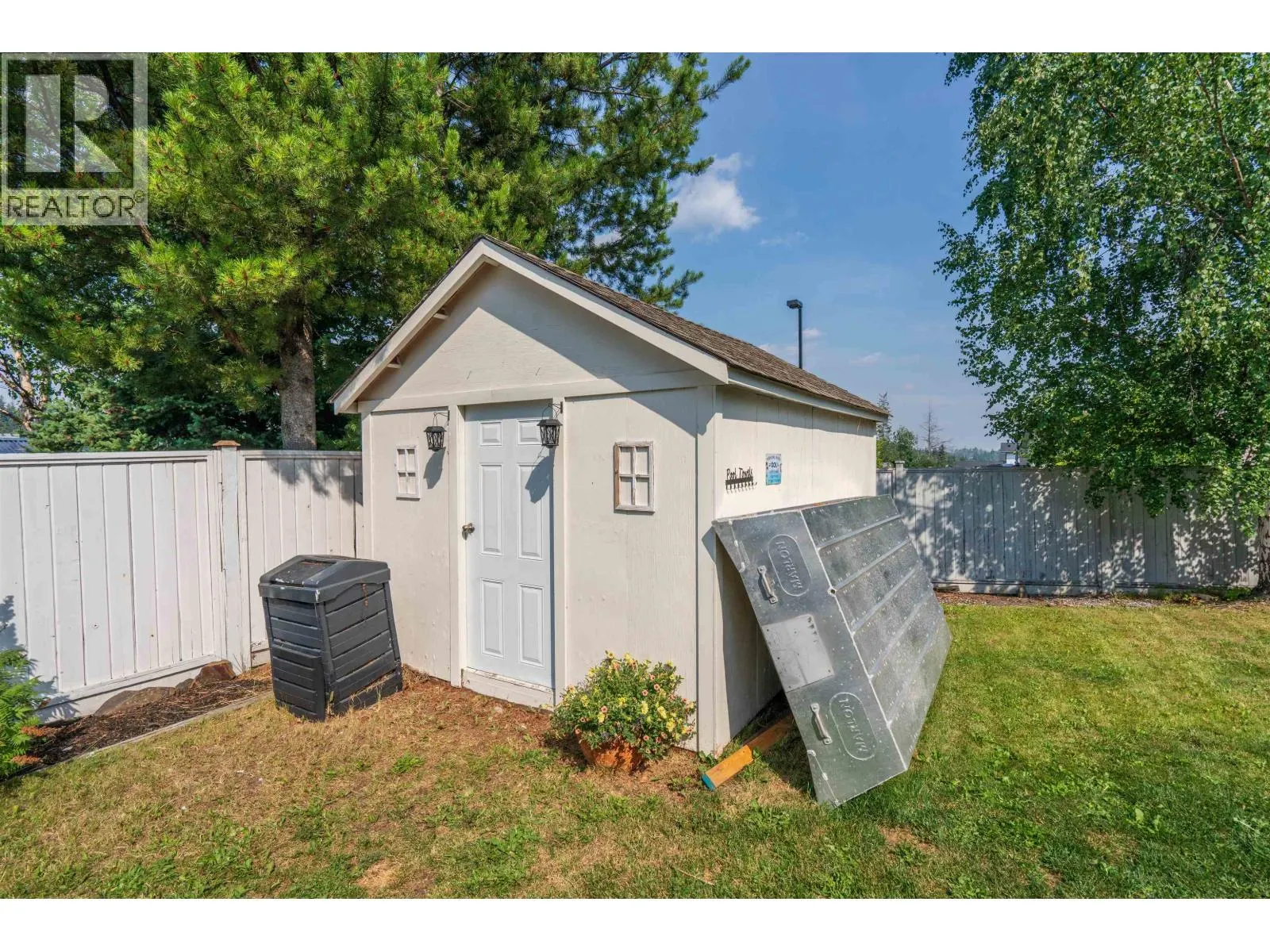 6689 WESTMOUNT CRESCENT