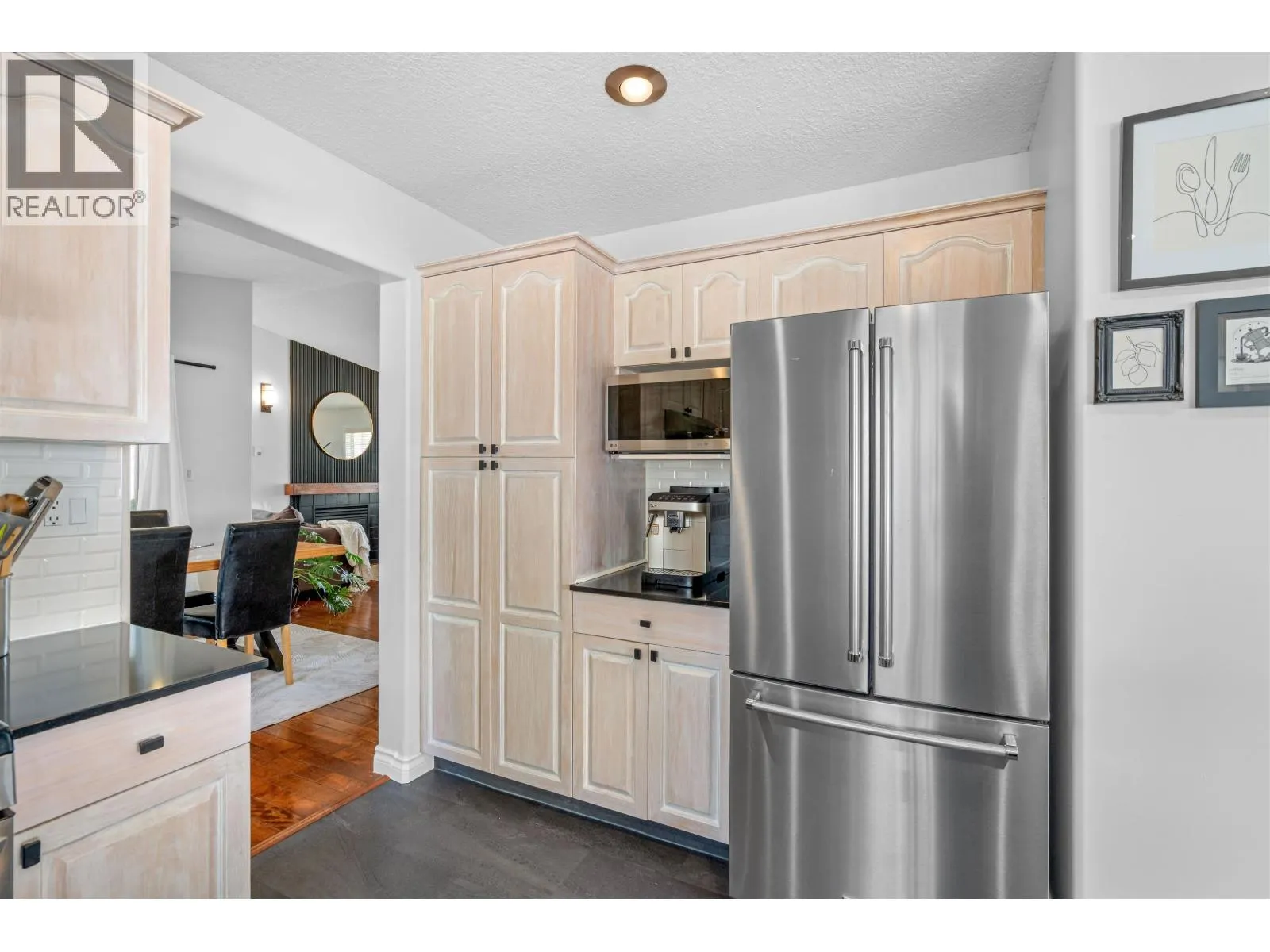 6689 WESTMOUNT CRESCENT