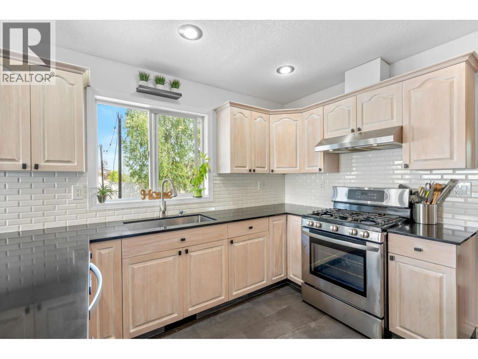 6689 WESTMOUNT CRESCENT