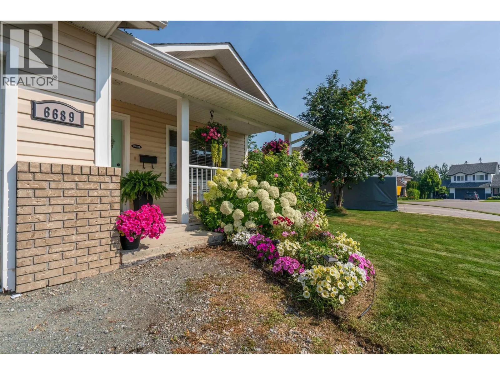 6689 WESTMOUNT CRESCENT