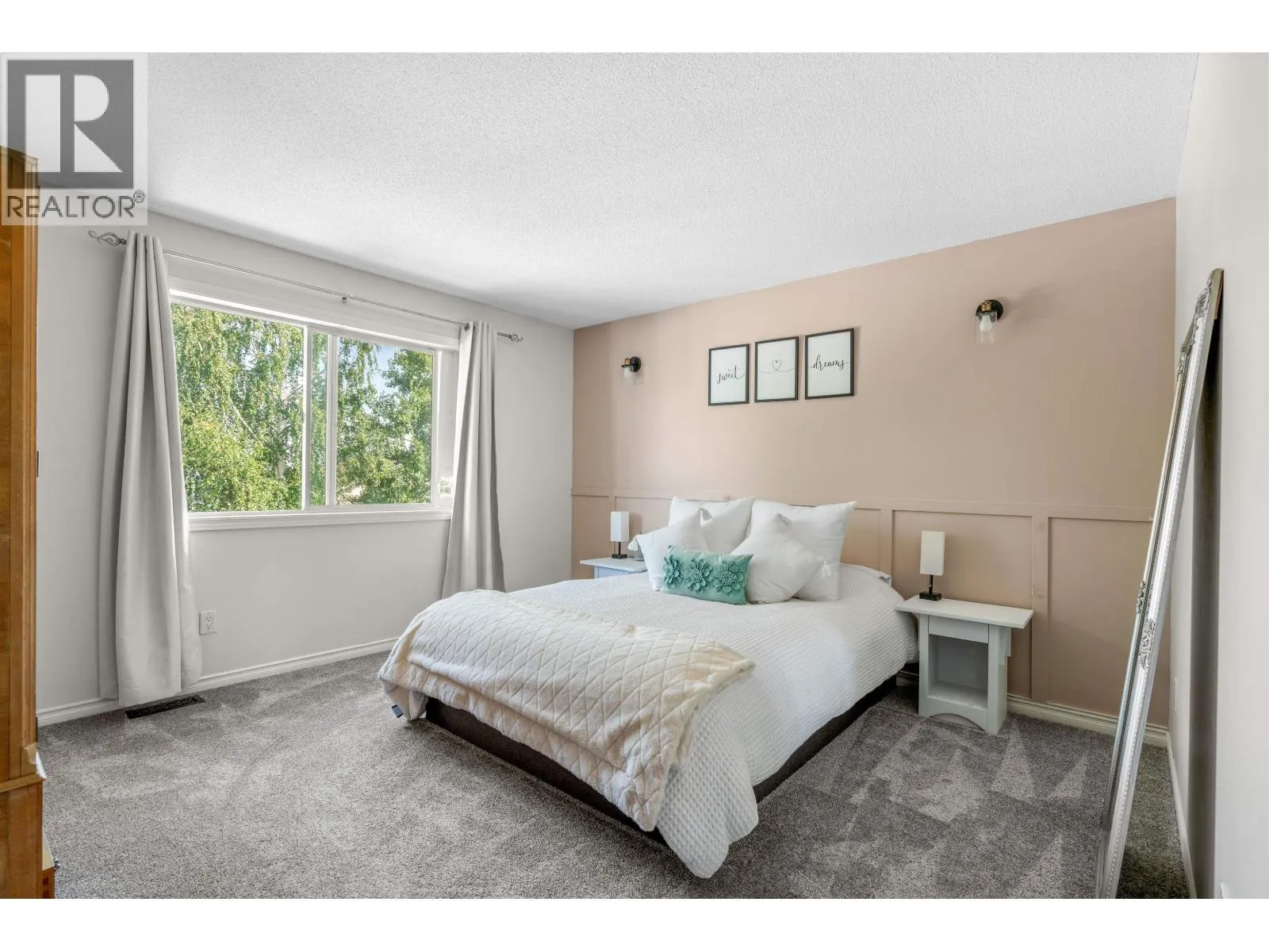 6689 WESTMOUNT CRESCENT