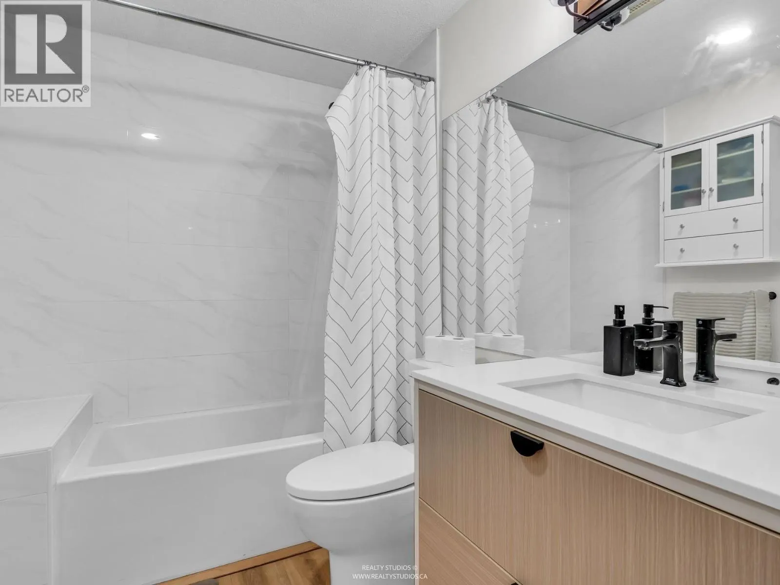 305 1500 OSTLER COURT
