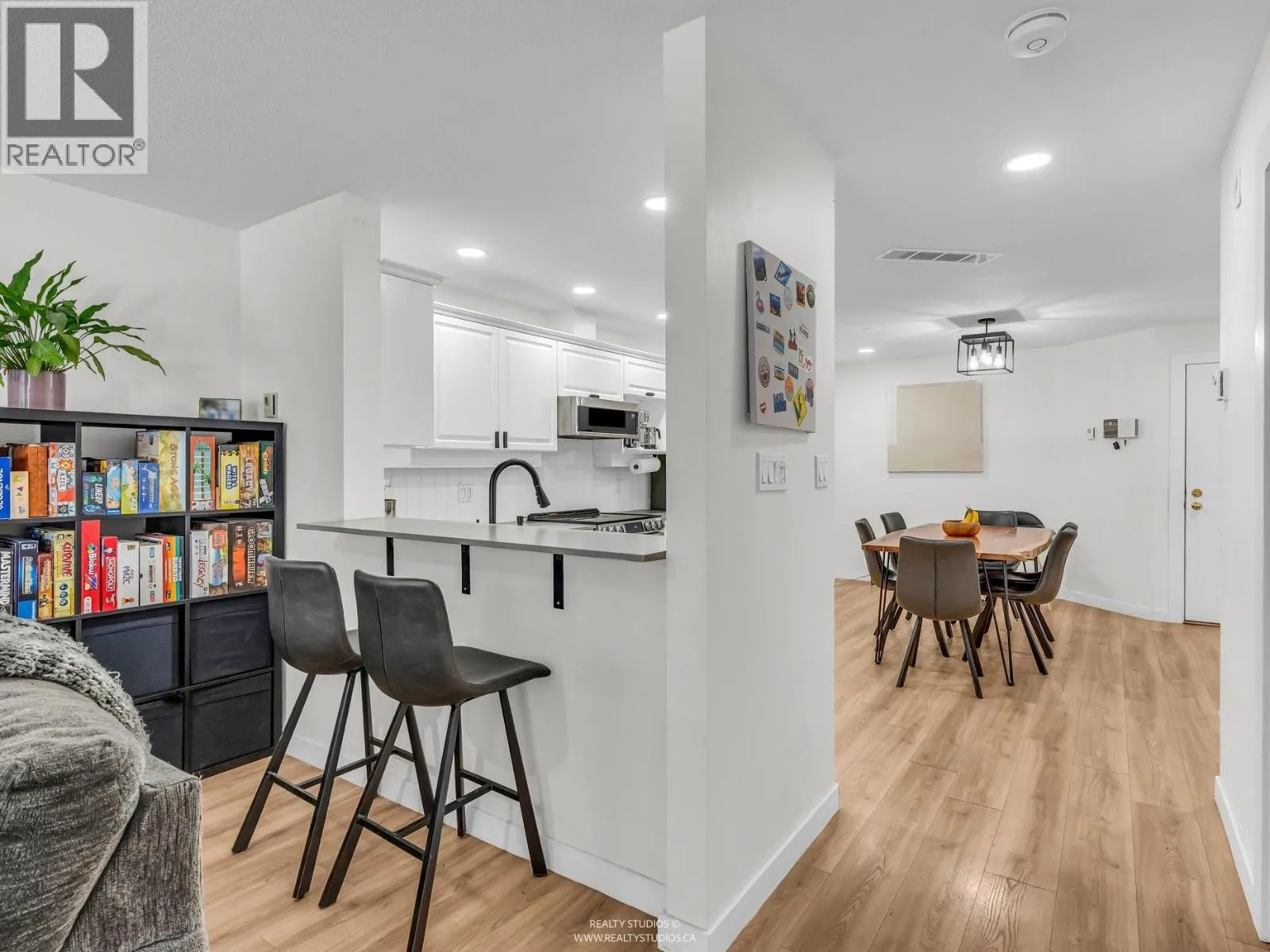 305 1500 OSTLER COURT