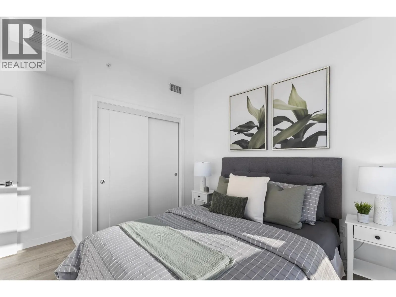 3903 680 QUAYSIDE DRIVE