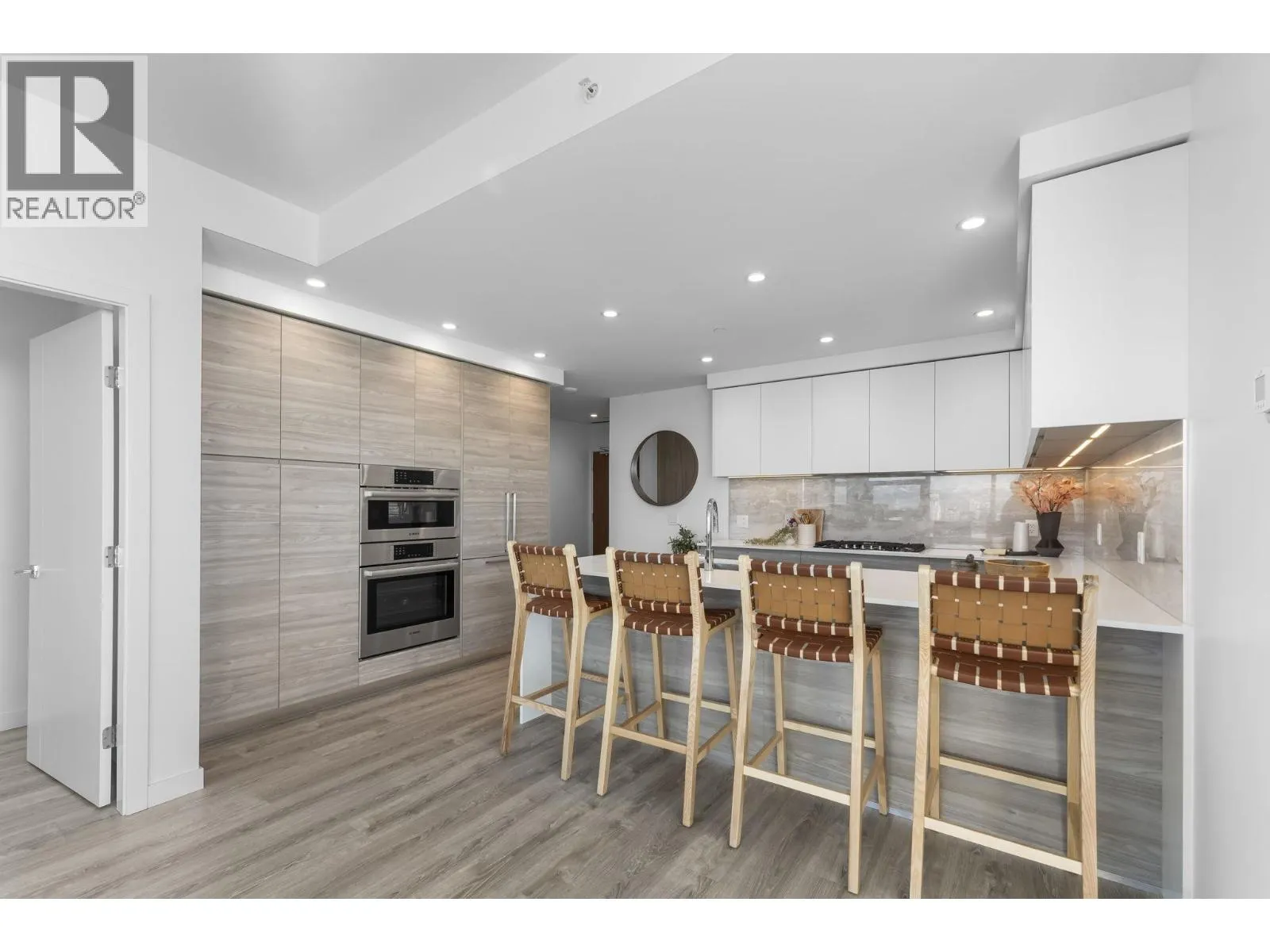 3903 680 QUAYSIDE DRIVE