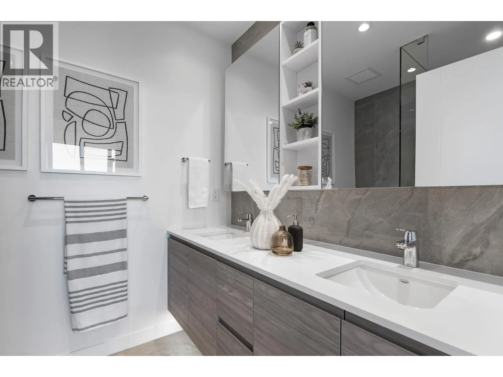 3903 680 QUAYSIDE DRIVE