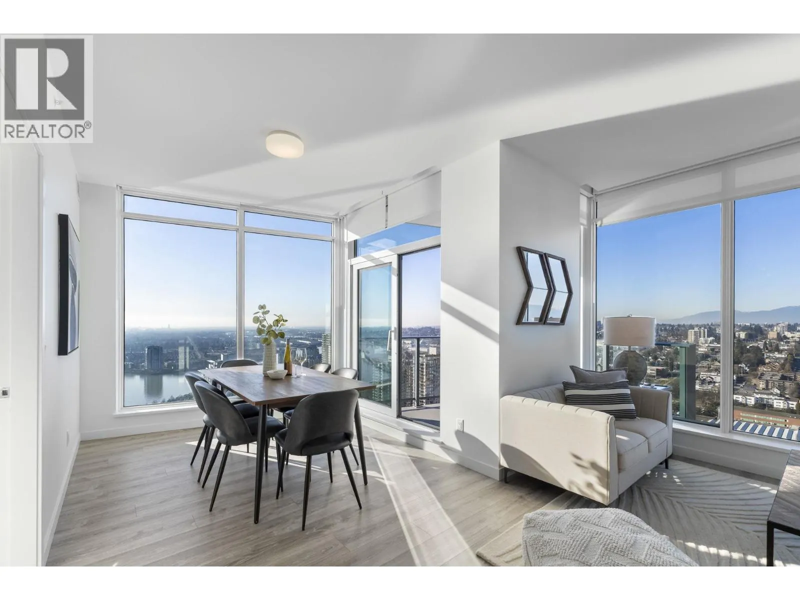 3903 680 QUAYSIDE DRIVE