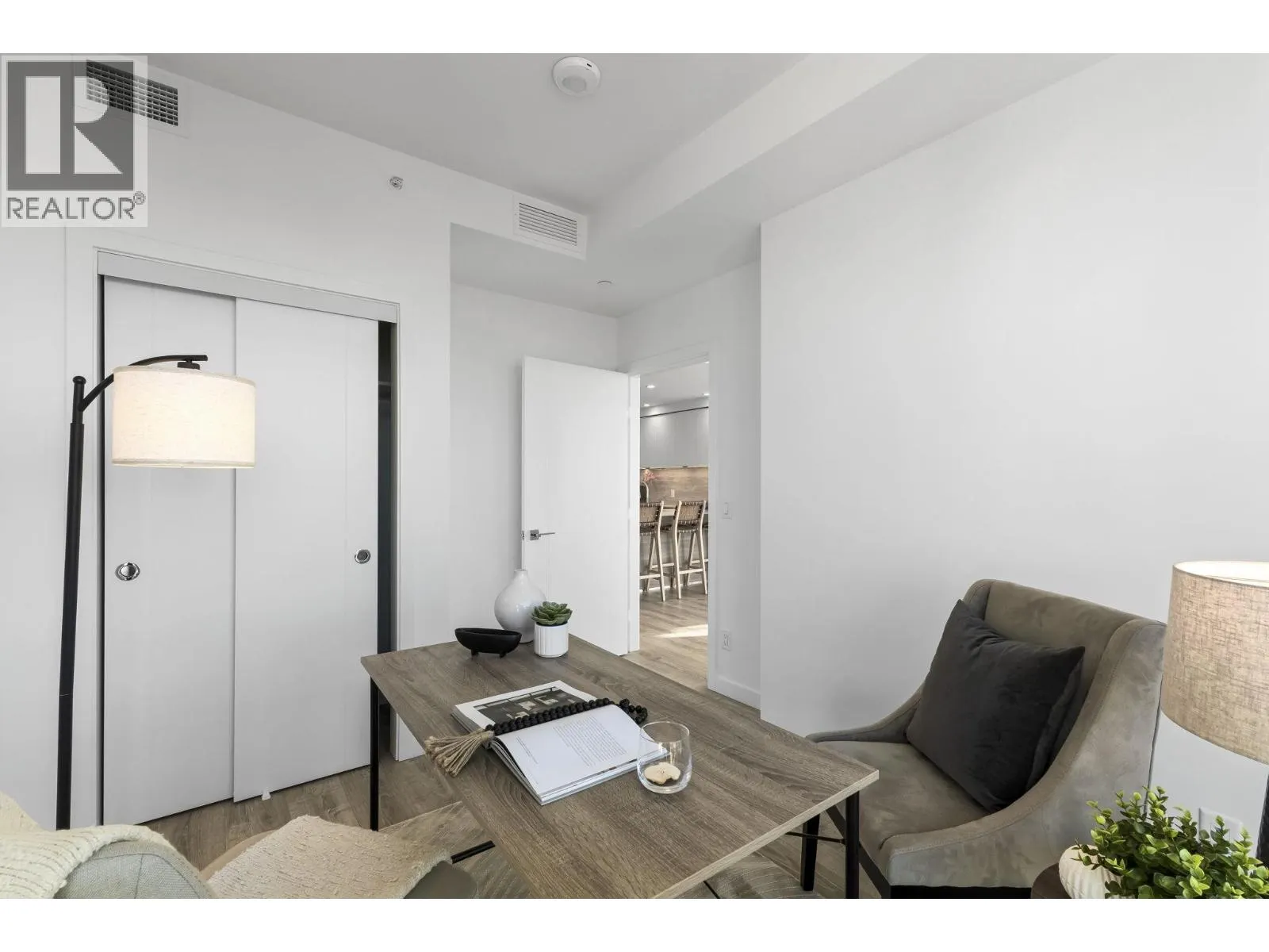 3903 680 QUAYSIDE DRIVE