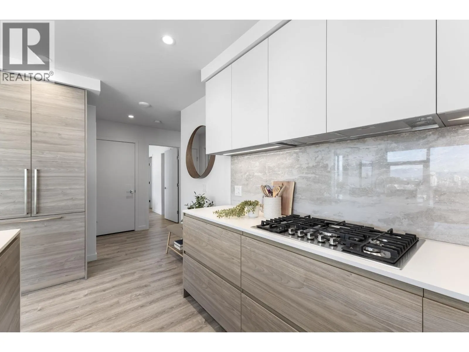 3903 680 QUAYSIDE DRIVE