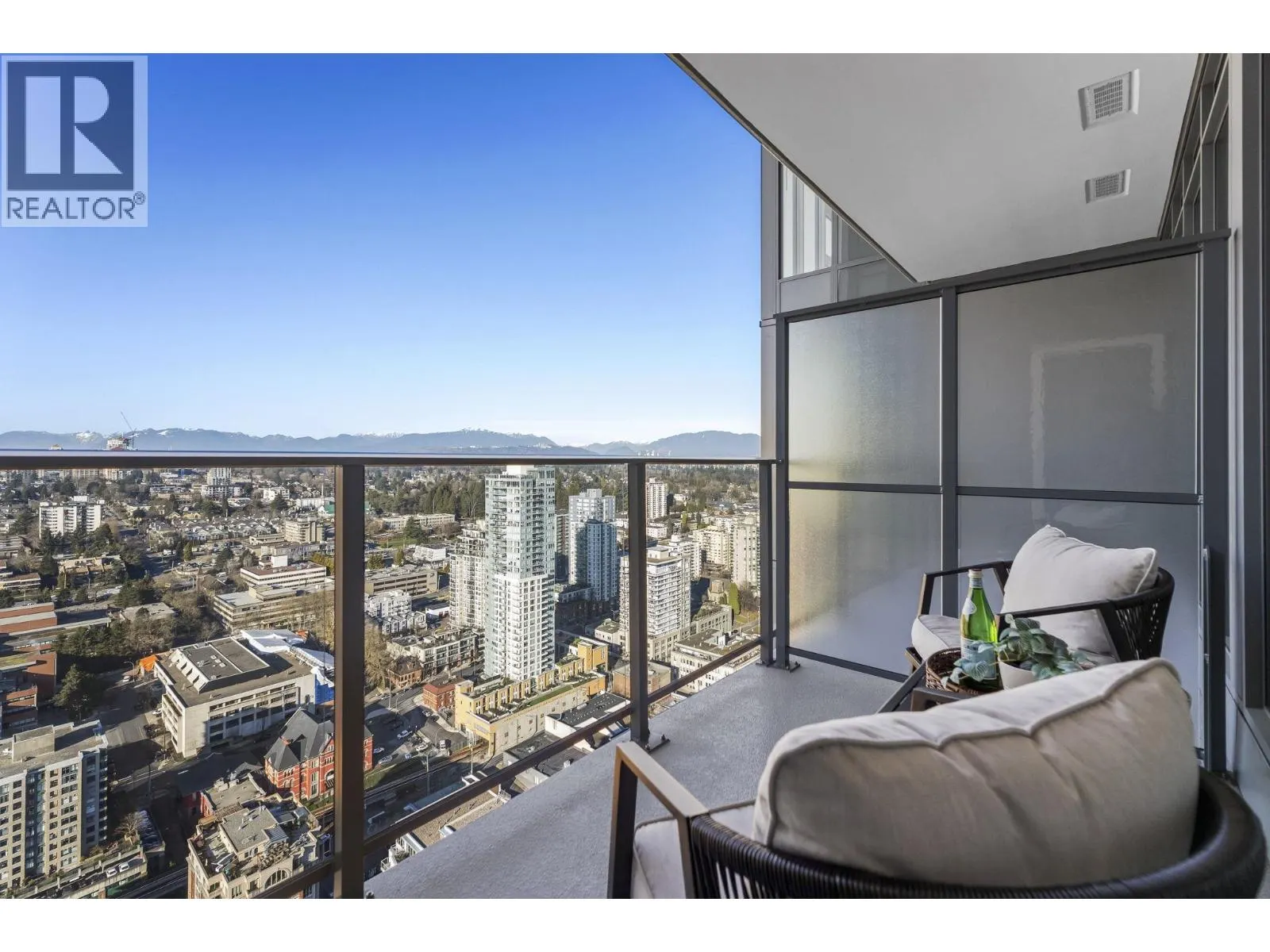 3903 680 QUAYSIDE DRIVE