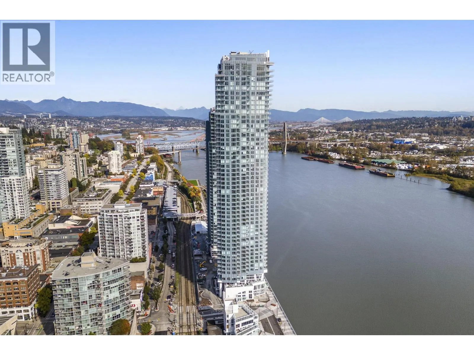 3903 680 QUAYSIDE DRIVE