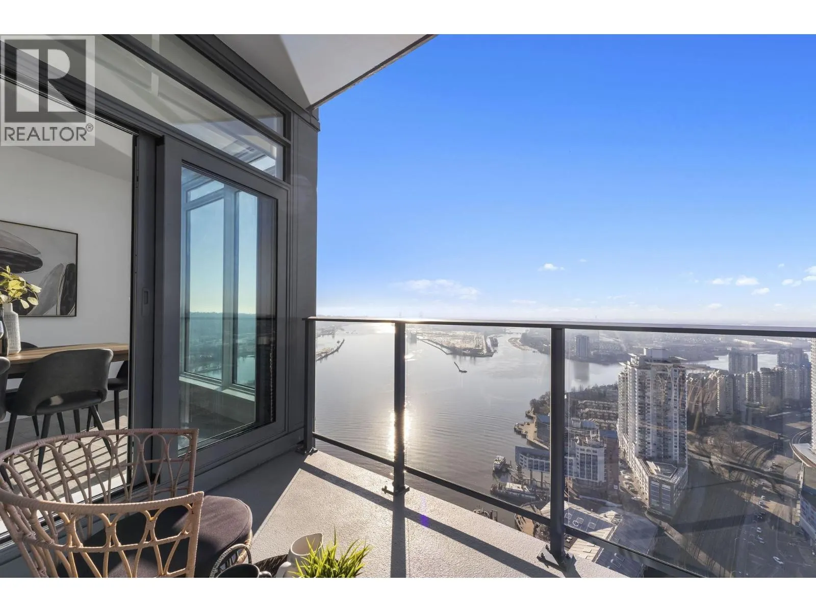3903 680 QUAYSIDE DRIVE