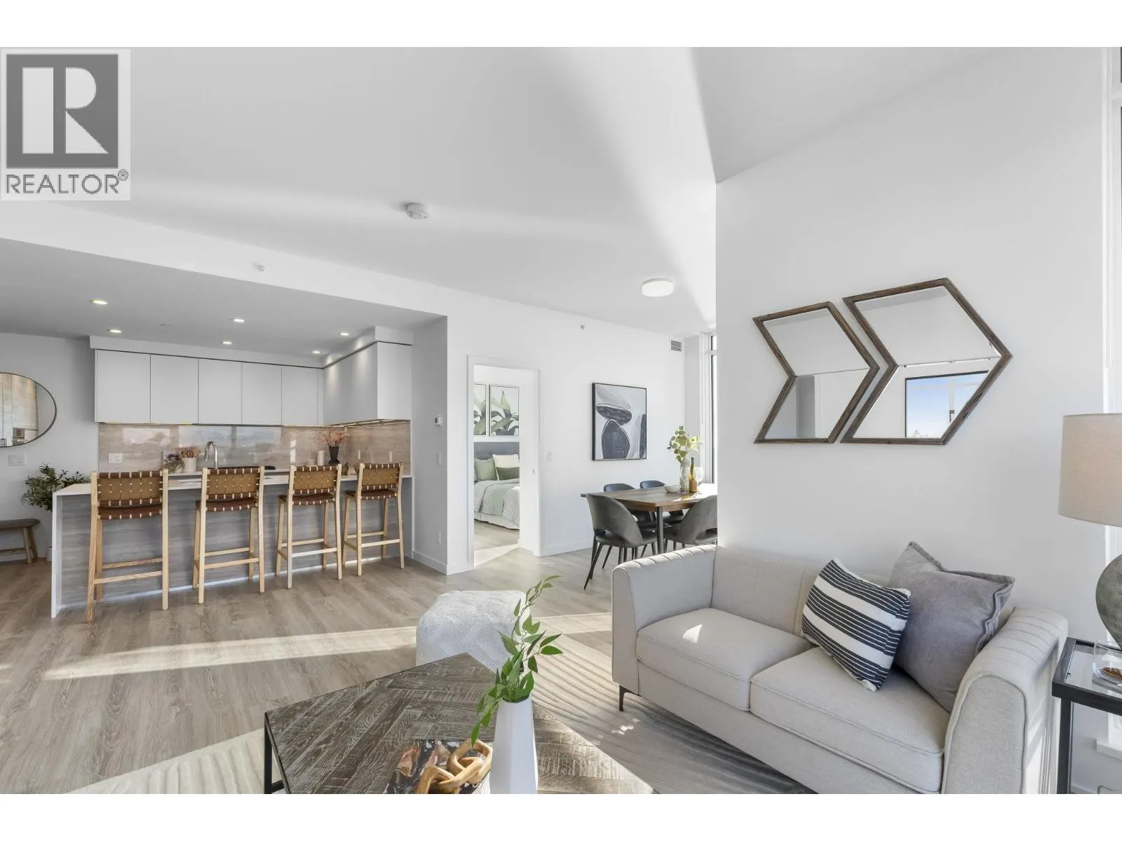 3903 680 QUAYSIDE DRIVE