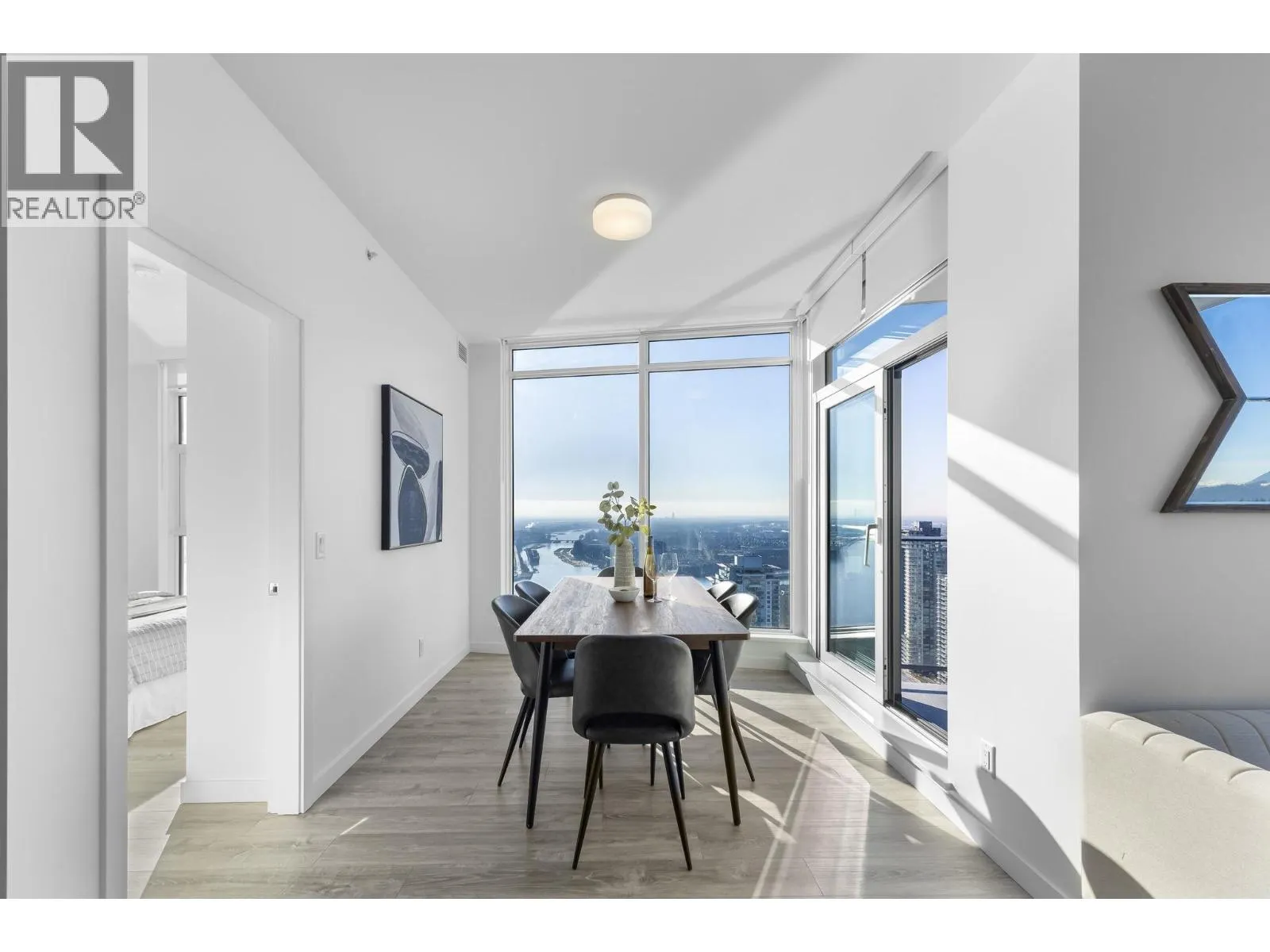 3903 680 QUAYSIDE DRIVE