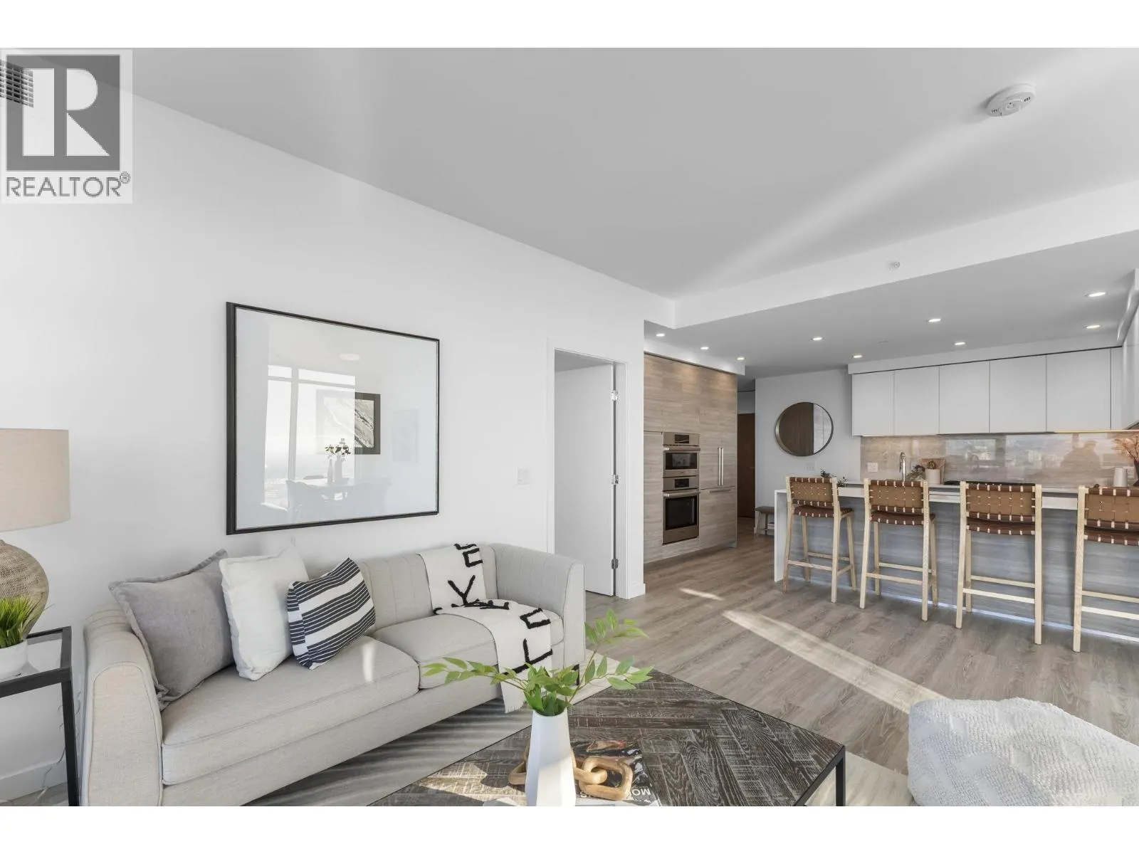 3903 680 QUAYSIDE DRIVE