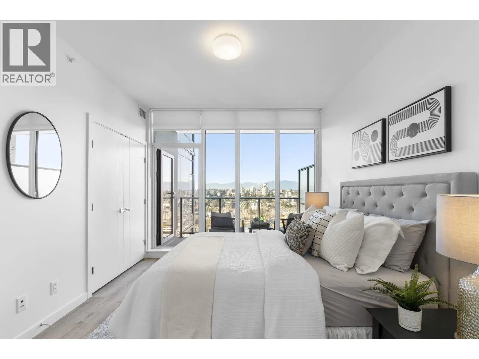 3903 680 QUAYSIDE DRIVE