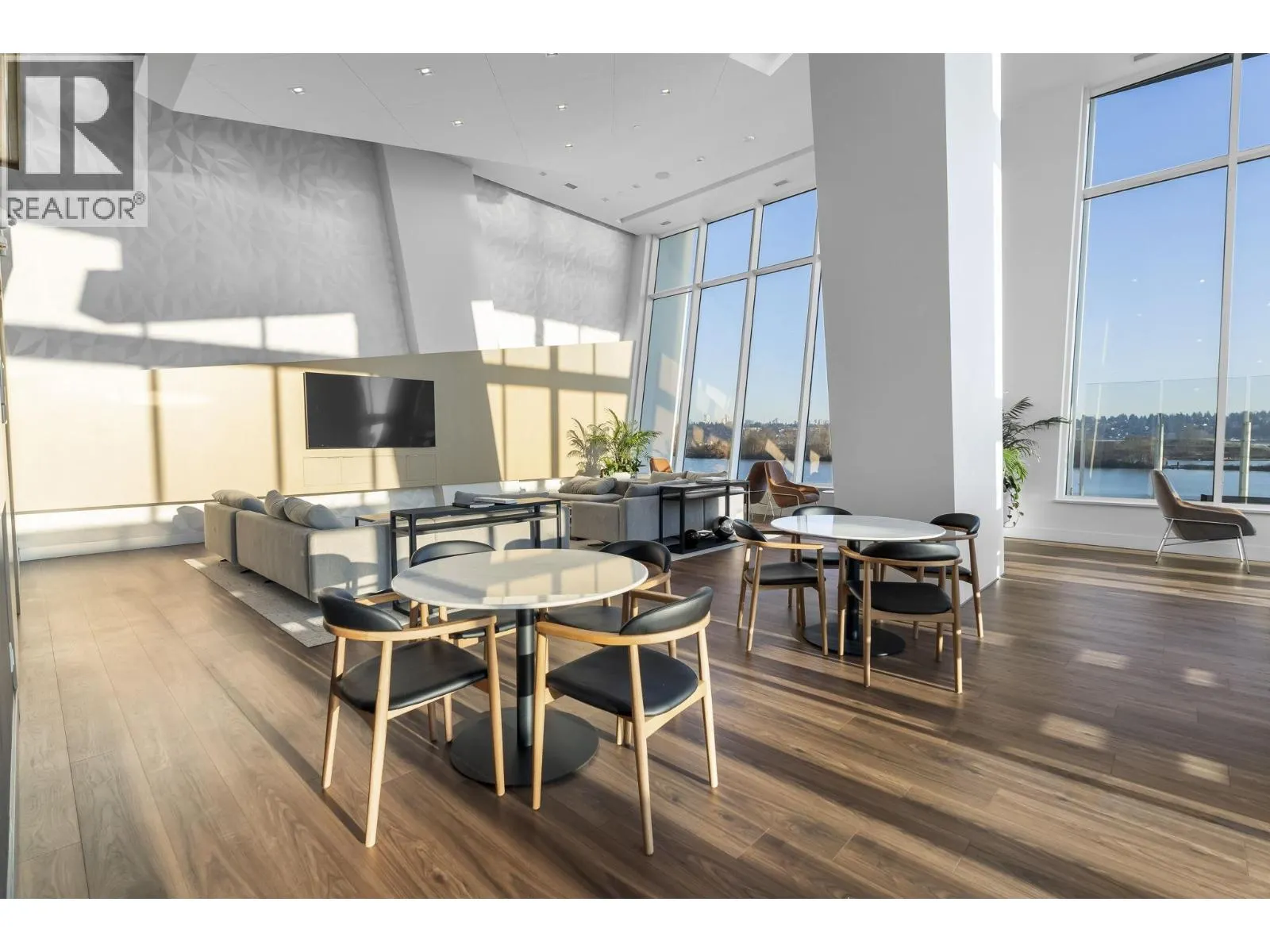3903 680 QUAYSIDE DRIVE