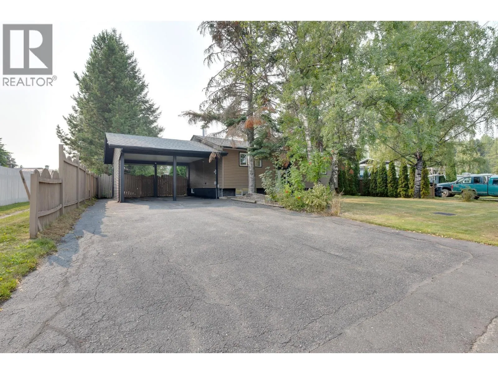 7827 QUEENS CRESCENT