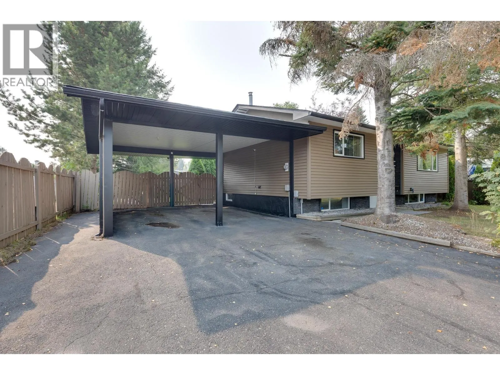 7827 QUEENS CRESCENT