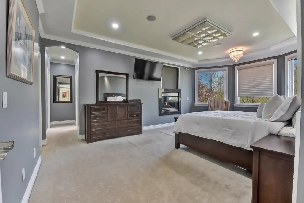 8692 170 STREET