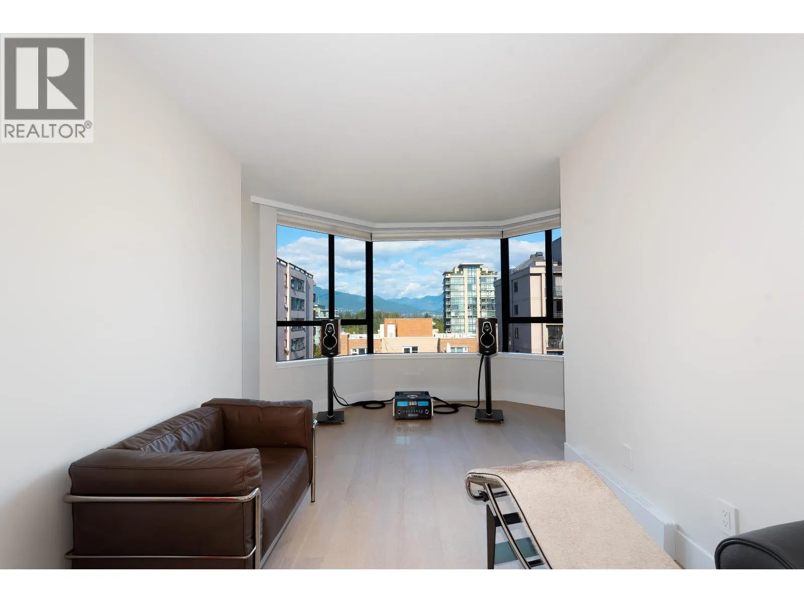 902 1860 ROBSON STREET