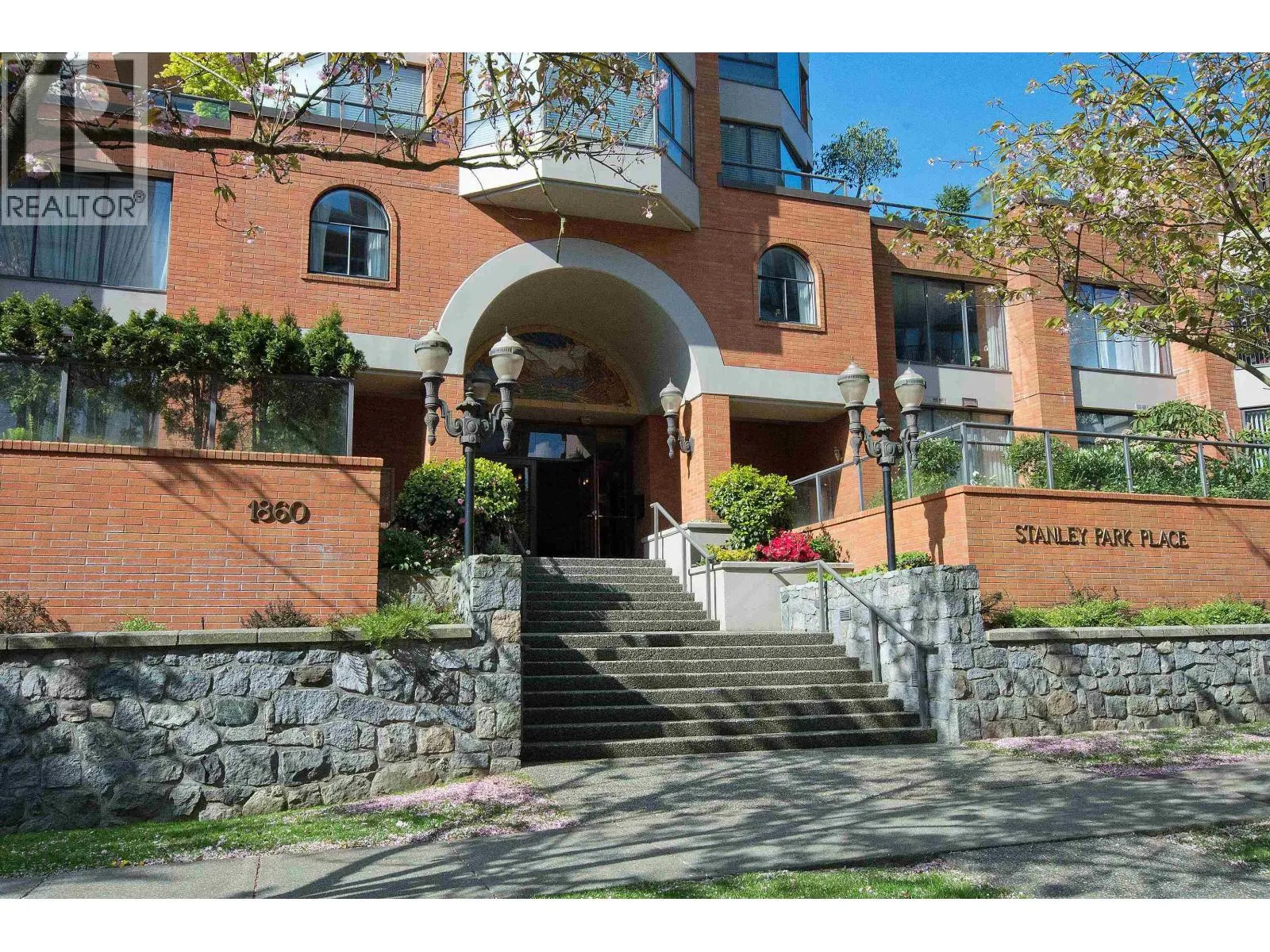 902 1860 ROBSON STREET