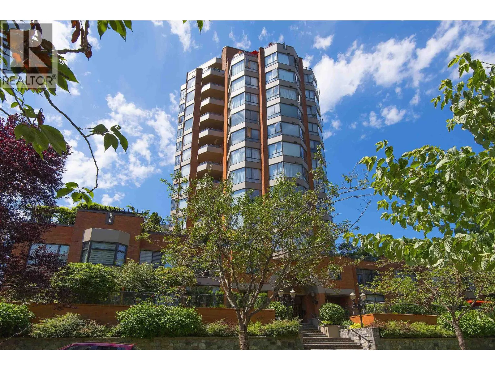 902 1860 ROBSON STREET