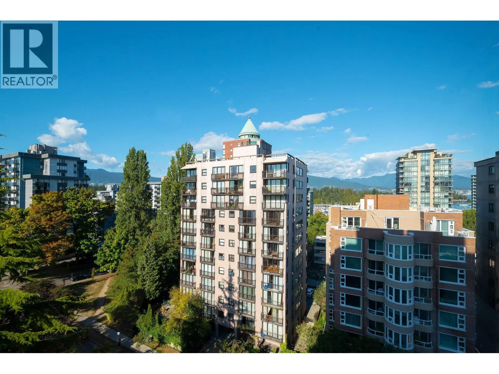 902 1860 ROBSON STREET