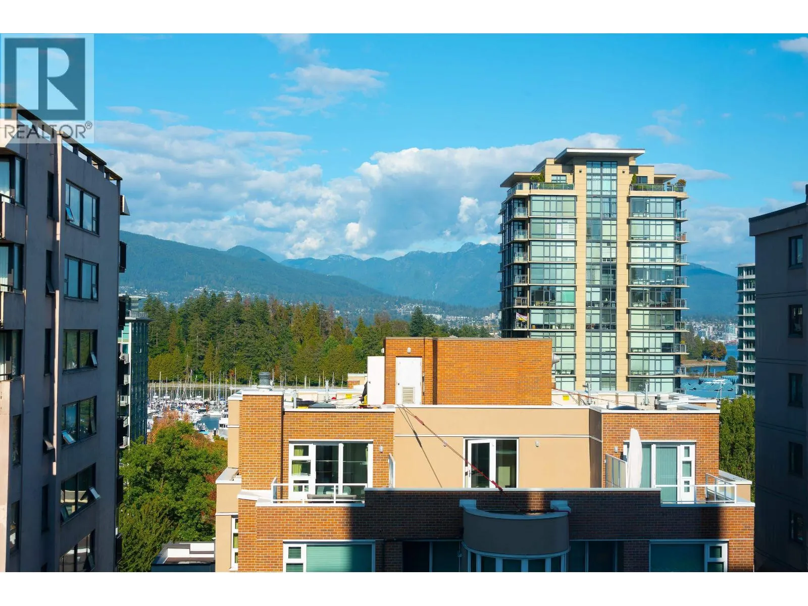 902 1860 ROBSON STREET