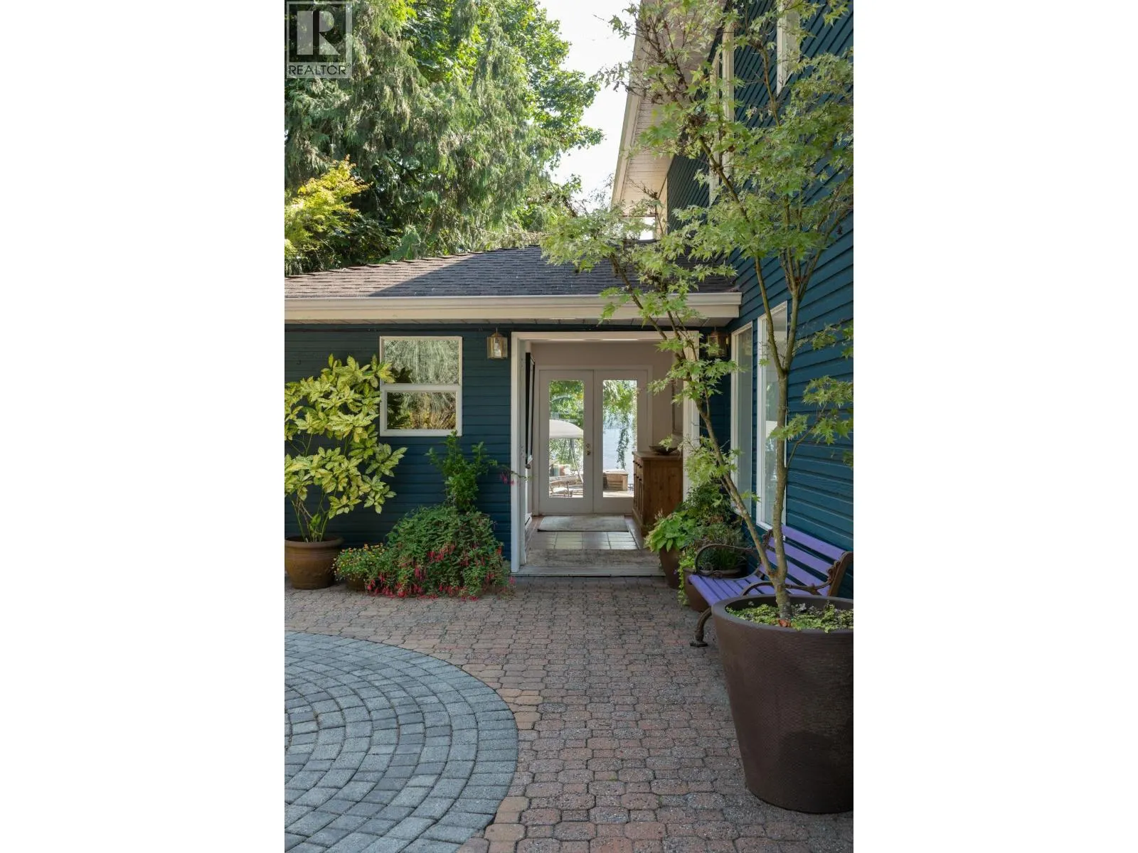 5439 INDIAN RIVER DRIVE