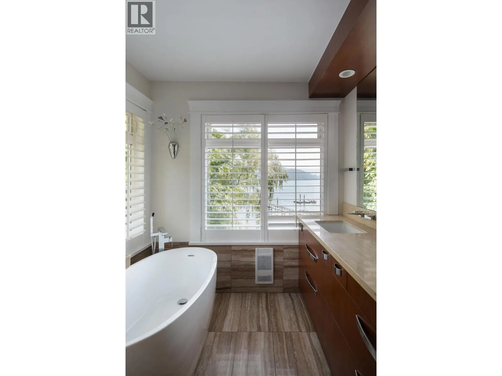 5439 INDIAN RIVER DRIVE