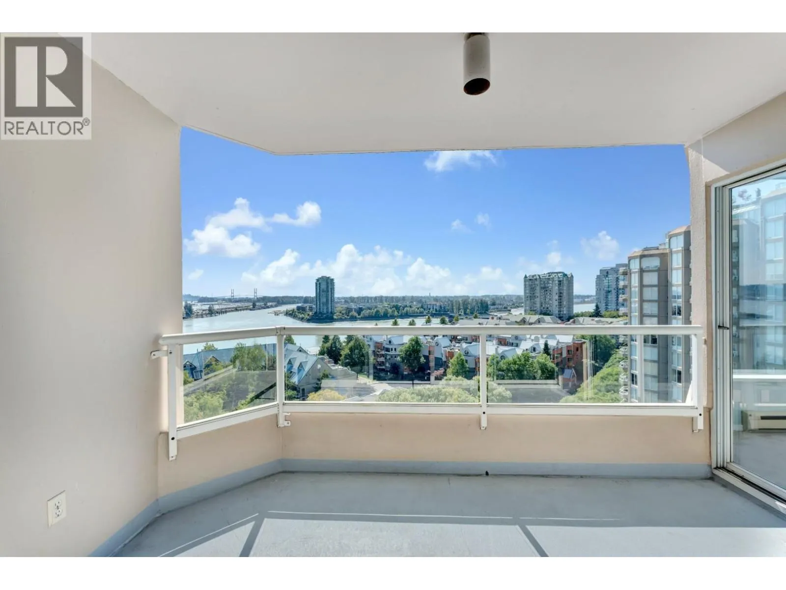 1205 1065 QUAYSIDE DRIVE