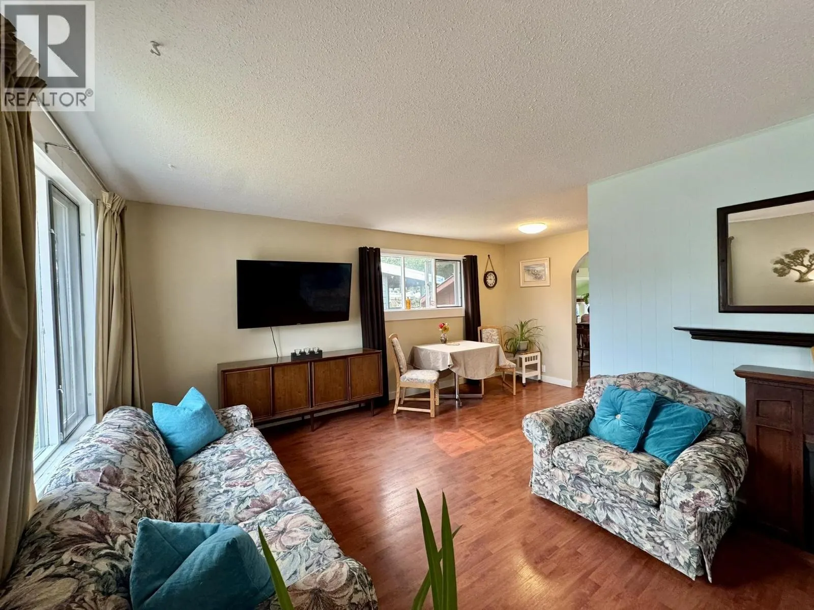 330 CEDAR AVENUE