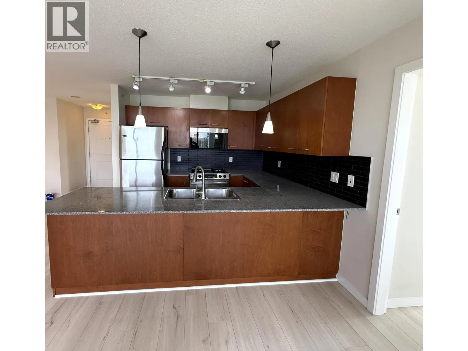 14XX 4333 CENTRAL BOULEVARD