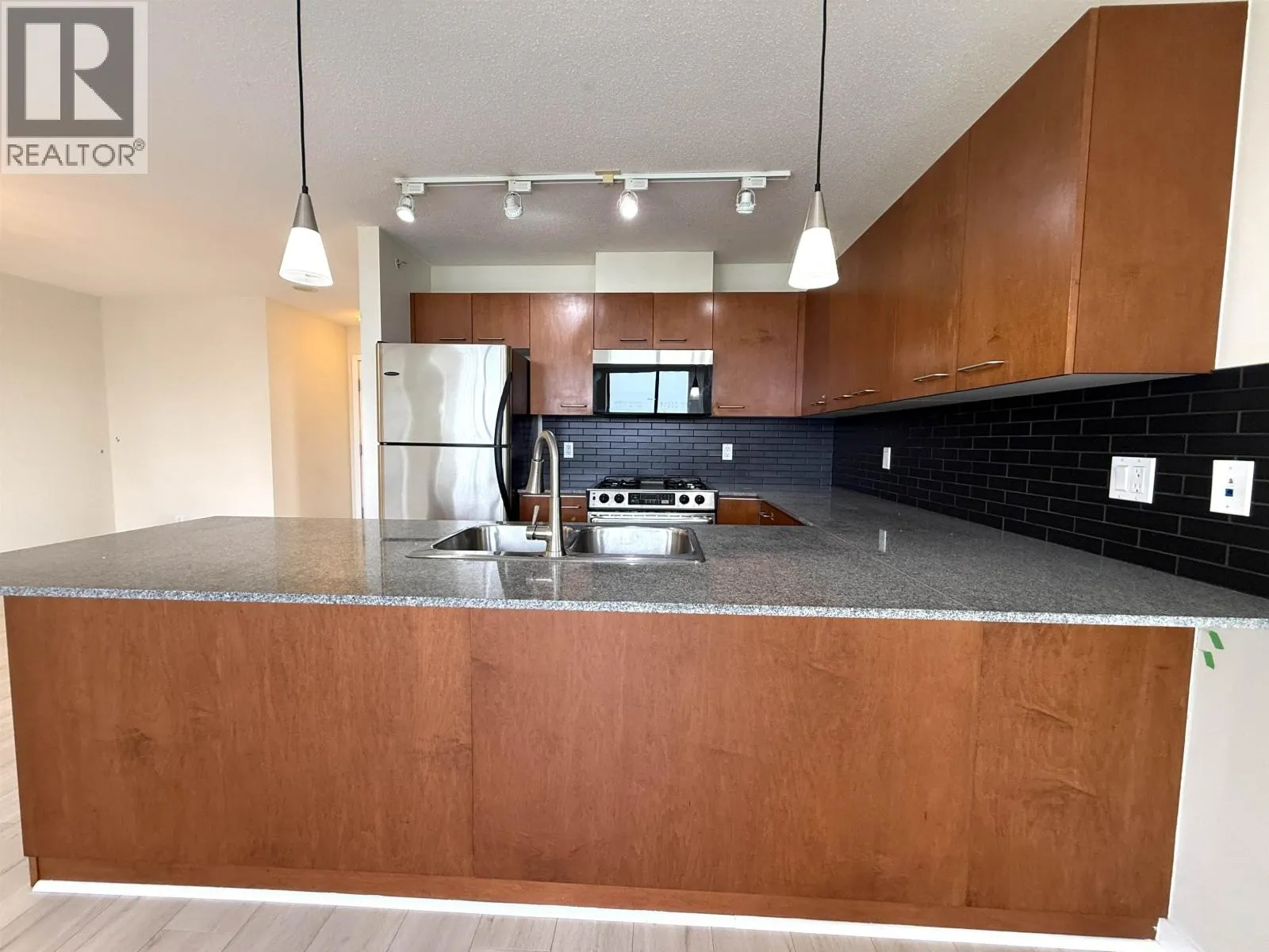 14XX 4333 CENTRAL BOULEVARD