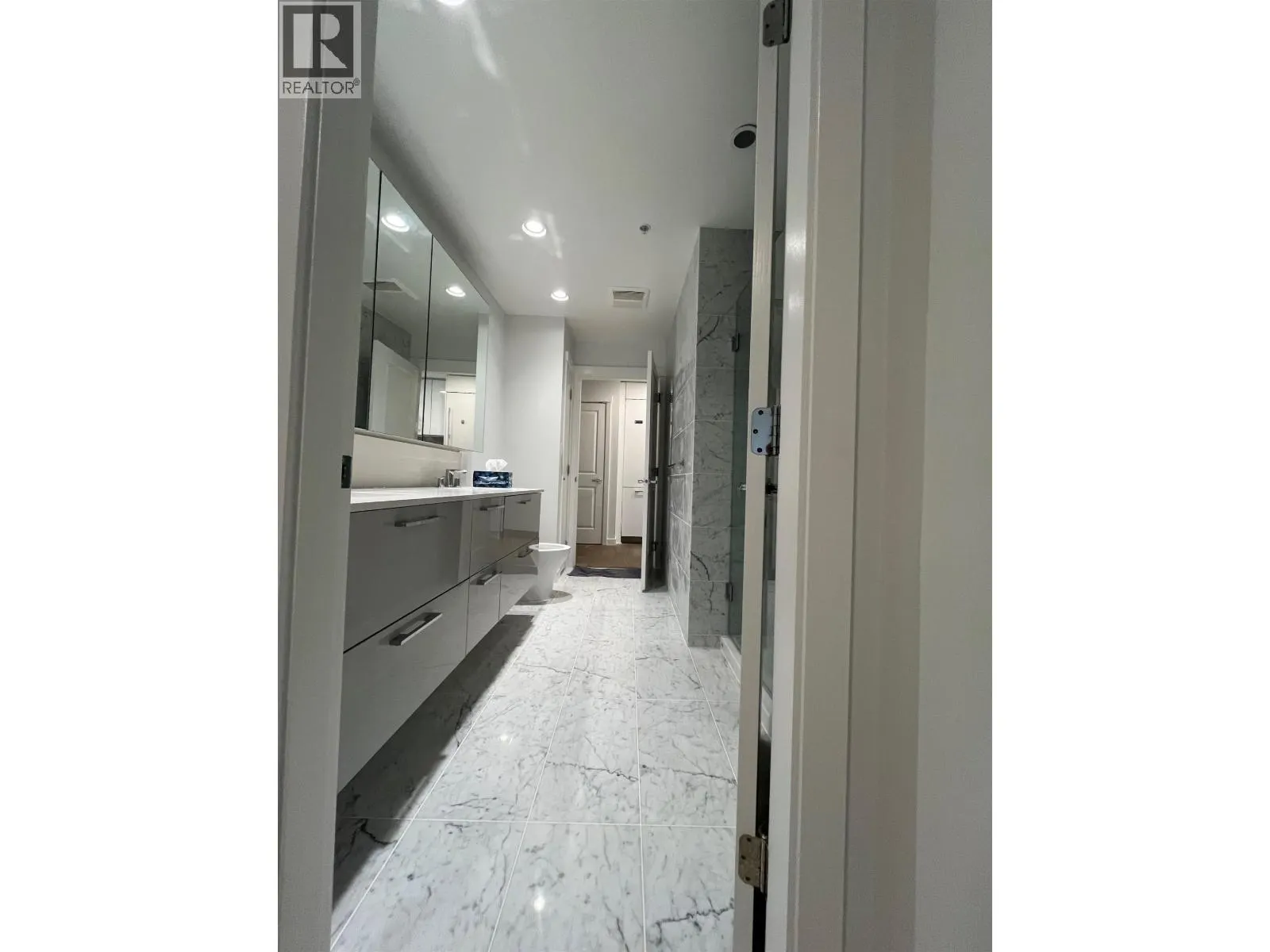 201 3533 ROSS DRIVE
